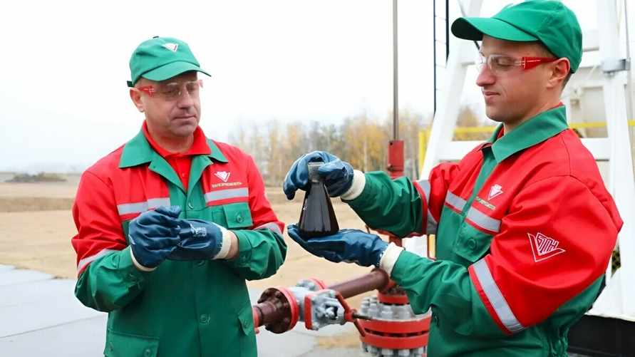 "Белоруснефть" позвала на работу. Что за "горящие" вакансии с зарплатой от 3500 рублей?