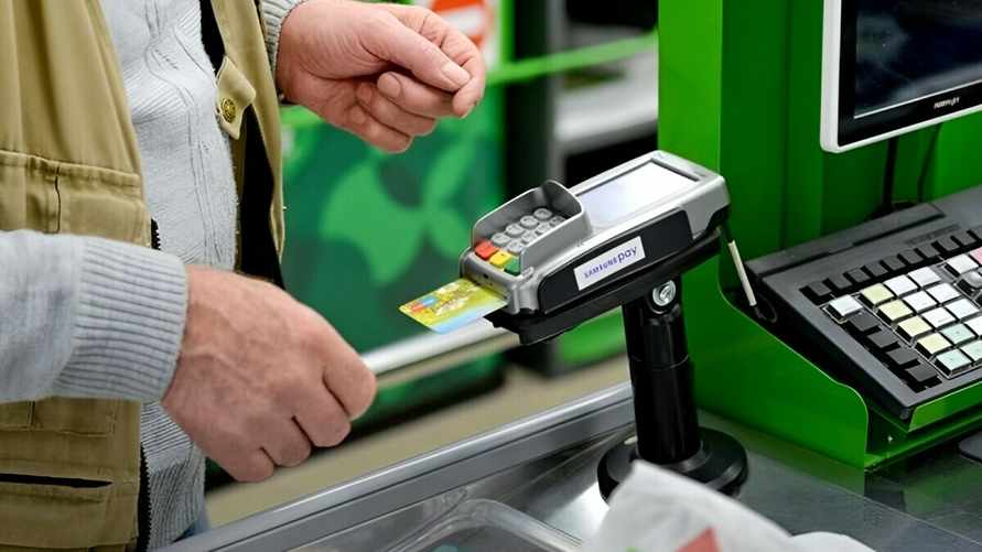 Белорусы пожаловались на неработающие банковские карты. Что случилось?