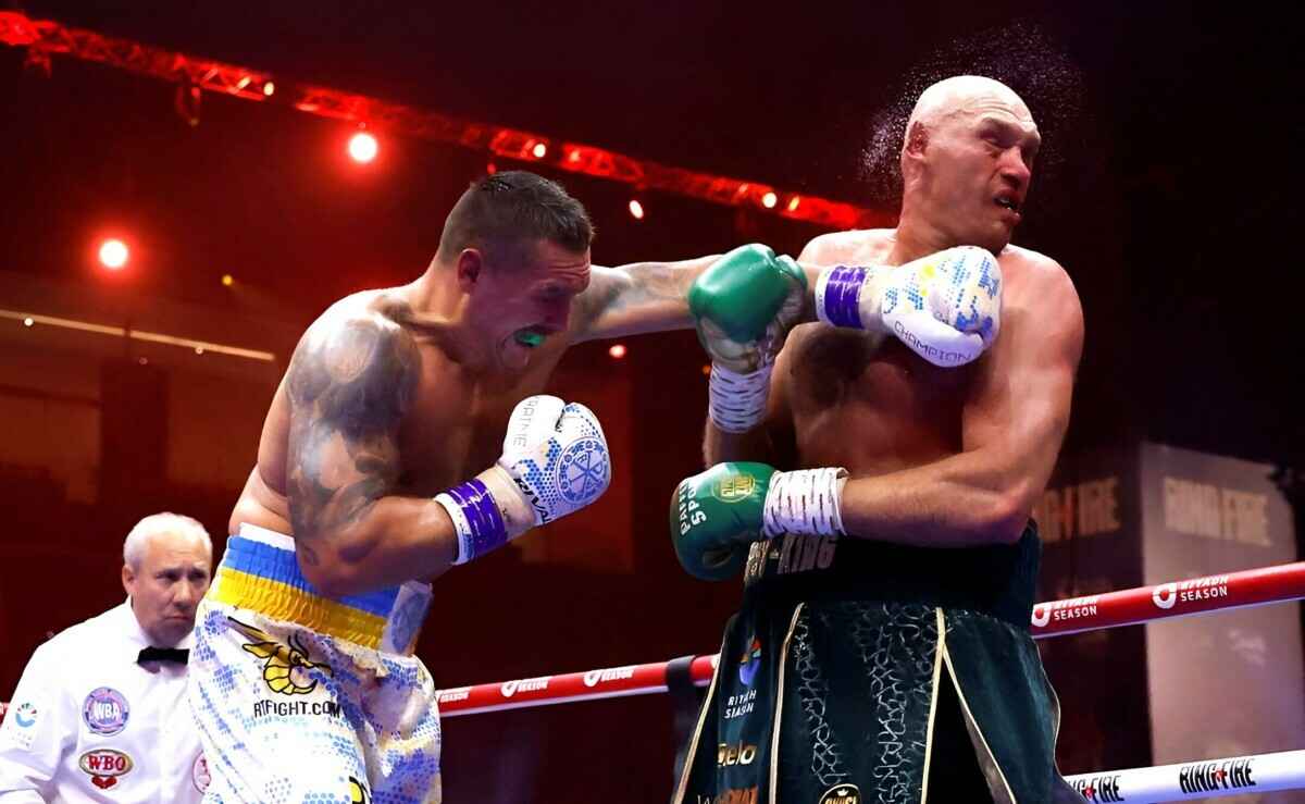 Украинец Усик победил Фьюри и стал абсолютным чемпионом мира по боксу в супертяжёлом весе
