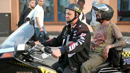 Белорус развёлся с женой, переехал и открыл мототакси. За сколько в Гомеле можно прокатиться с ветерком?