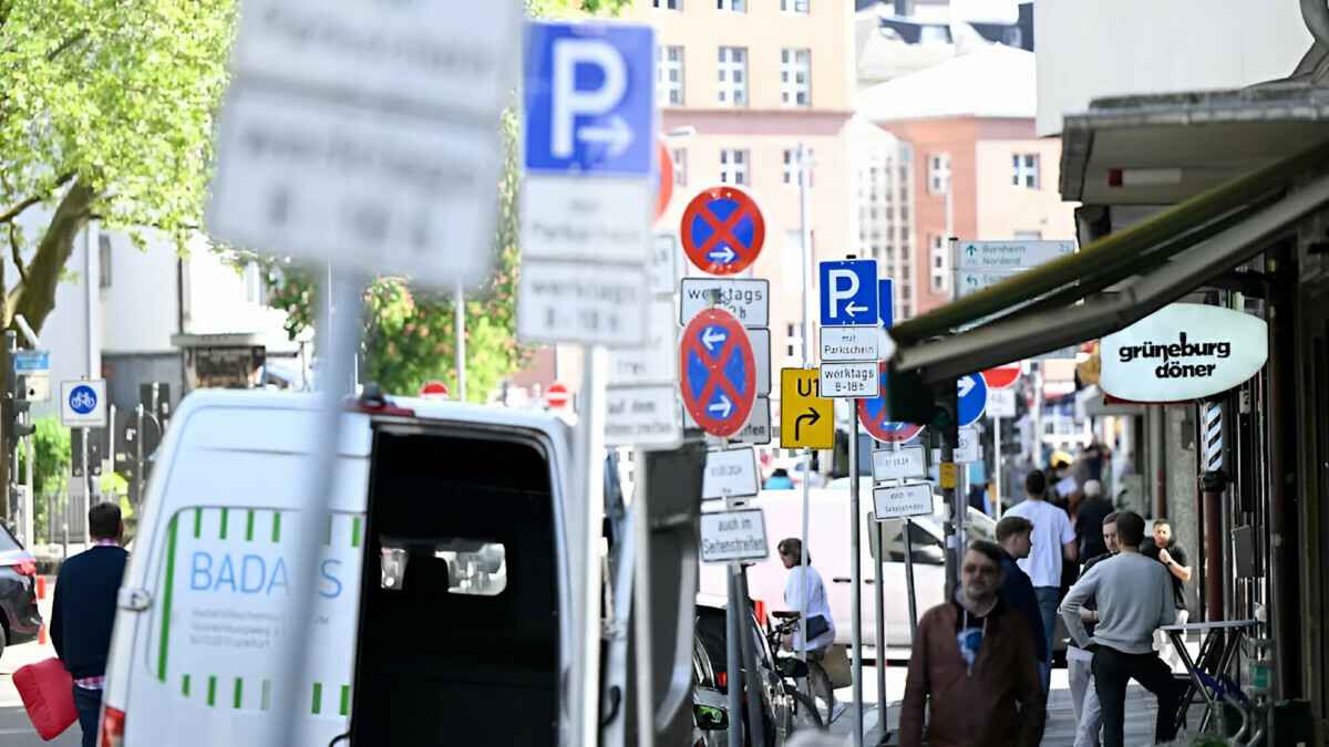 В Германии на улице длиной 1100 метров установили более 500 дорожных знаков. Это как?