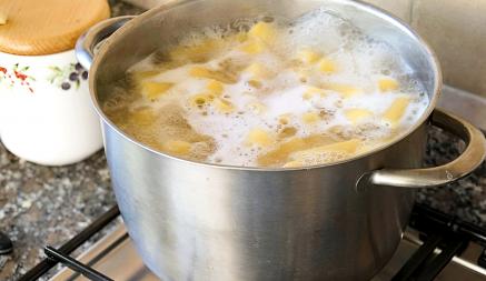 Шеф-повар поделилась методом «пассивного» приготовления макарон. Как поможет сэкономить?