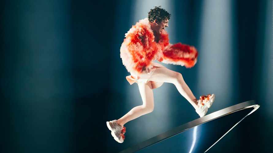 Разбитый приз и дисквалификация Нидерландов. Кто победил и что произошло в финале "Евровидения 2024"?