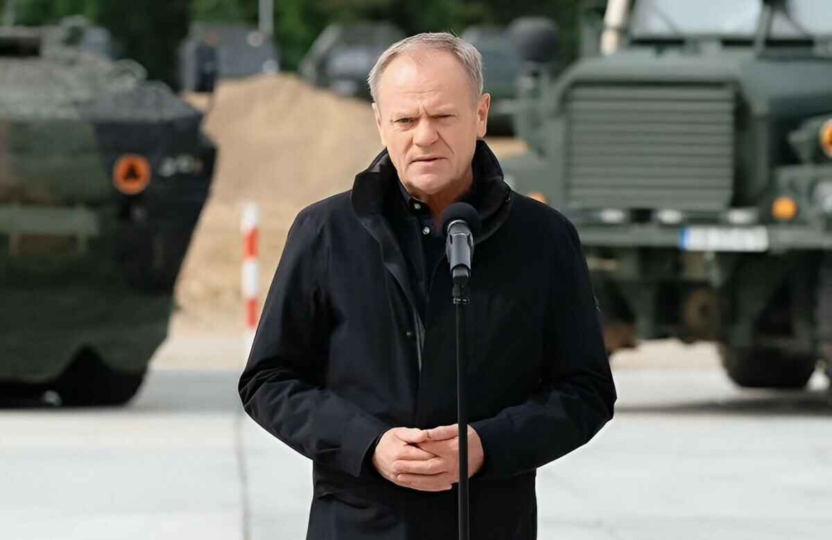 Туск приехал на границу с Беларусью и пообещал "самое современное оружие" польской армии