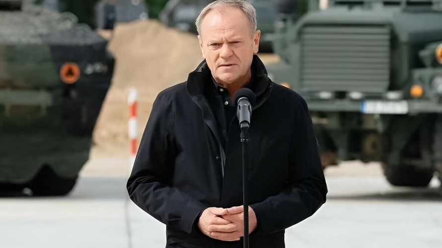 Туск приехал на границу с Беларусью и пообещал "самое современное оружие" польской армии