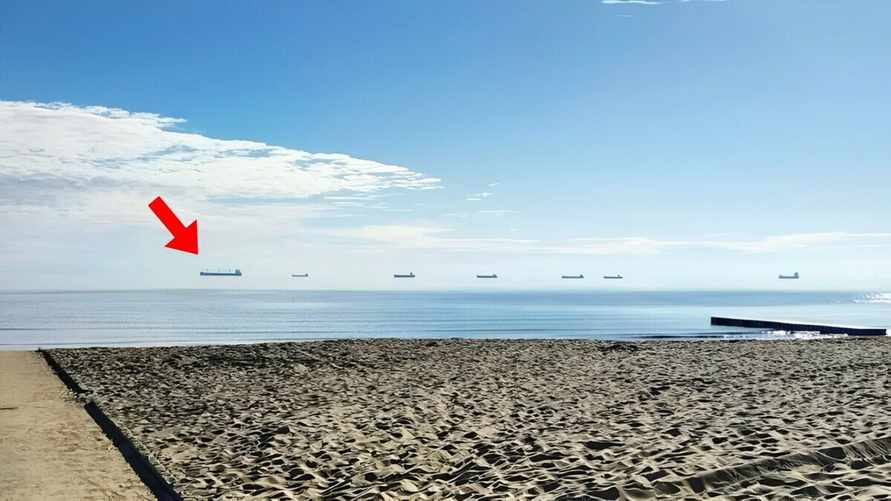 Над Балтийским морем очевидцы заметили "летающие корабли". Что это было?