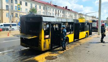 На проспекте Машерова в Минске сгорел автобус