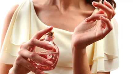 Как продлить стойкость духов? Просто предварительно нанесите на кожу это средство