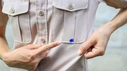 Как вывести пятна от ручки? Эти эффективные домашние средства избавят даже от засохших чернил