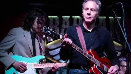 «Как играл Нерон, пока горел Рим?» — Украинцы раскритиковали госсекретаря США за гитарный джем в киевском баре