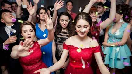 «О конкретных запретах речи не идёт» — Чиновники в Минске назвали причину, почему не хотят диджеев на выпускных