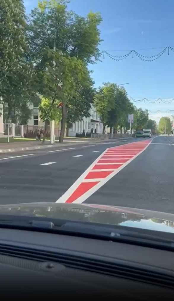 В Бресте на одной из улиц нанесли дорожную разметку, не предусмотренную ПДД. Что делать водителям?