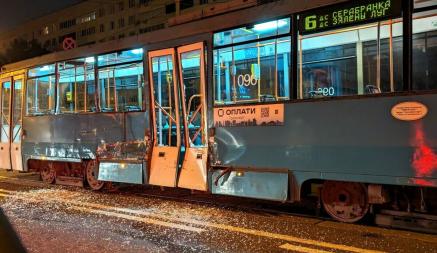Ночью в Минске грузовик врезался в трамвай — есть пострадавшие