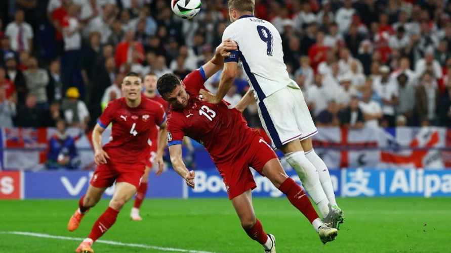 Сербия пригрозила сняться с Евро-2024 из-за лозунгов албанцев и косоваров