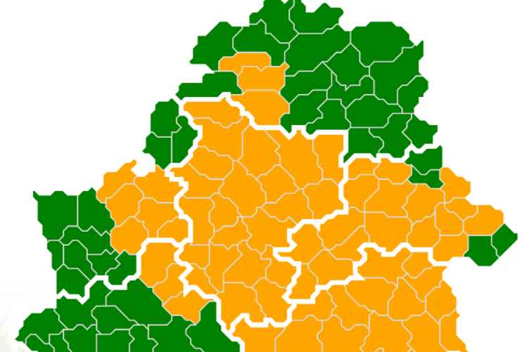 Карта ограничений и запретов на посещение лесов Минлесхоза Беларуси: красным обозначен полный запрет, жёлтым — ограничения, зелёным — свободное посещение леса