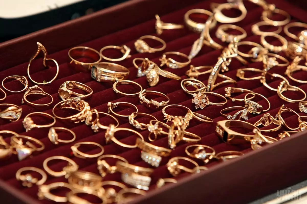 Минфин повысил цены на скупаемое у белорусов золото, серебро и платину. За сколько можно сдать кольцо?