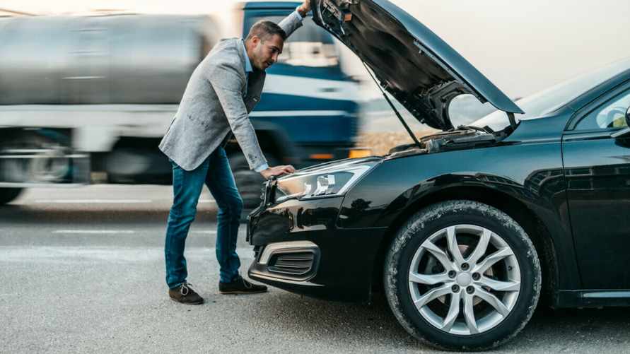 Что будет, если тормозить со сцеплением и заправлять авто «до самого верха»? Вот какие ошибки водителей приводят к поломкам чаще всего