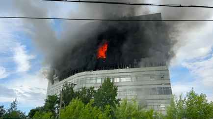 В Подмосковье люди прыгали из окон, спасаясь от огня в здании НИИ «Платан»