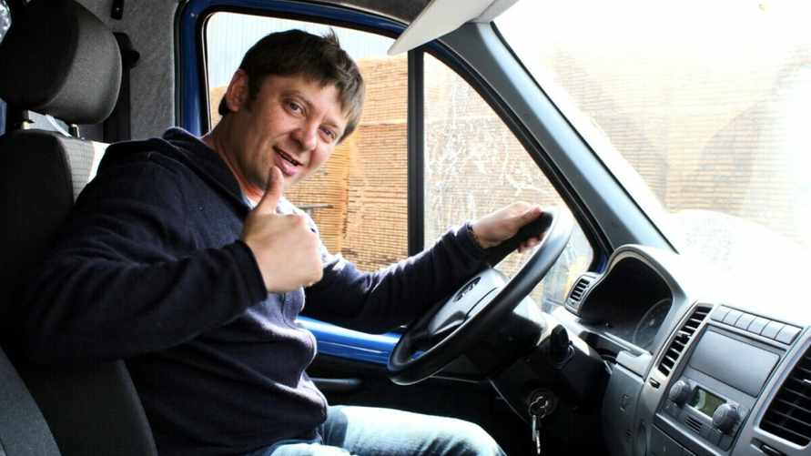 Зарплата от 4000 рублей. Какие из предприятий Беларуси приглашают на работу водителей, штукатуров и плотников?