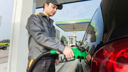 «Белнефтехим» назвал новые цены на топливо в Беларуси. Как подорожало и сколько стоит бензин в странах-соседках?