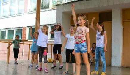 В Минобразования Беларуси рассказали, можно ли отправить ребёнка в лагерь другой школы