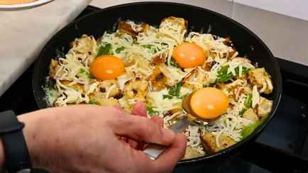 Это блюдо из черствого хлеба станет отличной заменой обычному завтраку. Что еще понадобится?