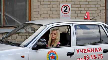 Совмин предложил обучать белорусских старшеклассников вождению. Но не во всех школах