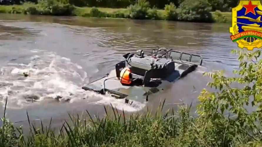 Госкомвоенпром показал испытания белорусского бронетранспортера V-2 от МЗКТ