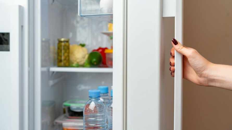 Что делать, если в холодильнике скапливается вода? Этот простой способ поможет избежать больших проблем