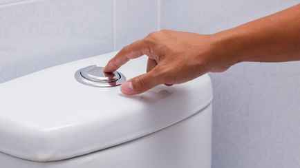Как уменьшить счёт за воду? Вот что нужно поместить в сливной бачок унитаза