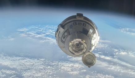 Запущенный с третьей попытки космический корабль Boeing успешно добрался до МКС