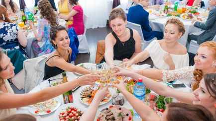 Брускетта, шашлычок и не только. Комбинат школьного питания озвучил цены на блюда для выпускных в Минске