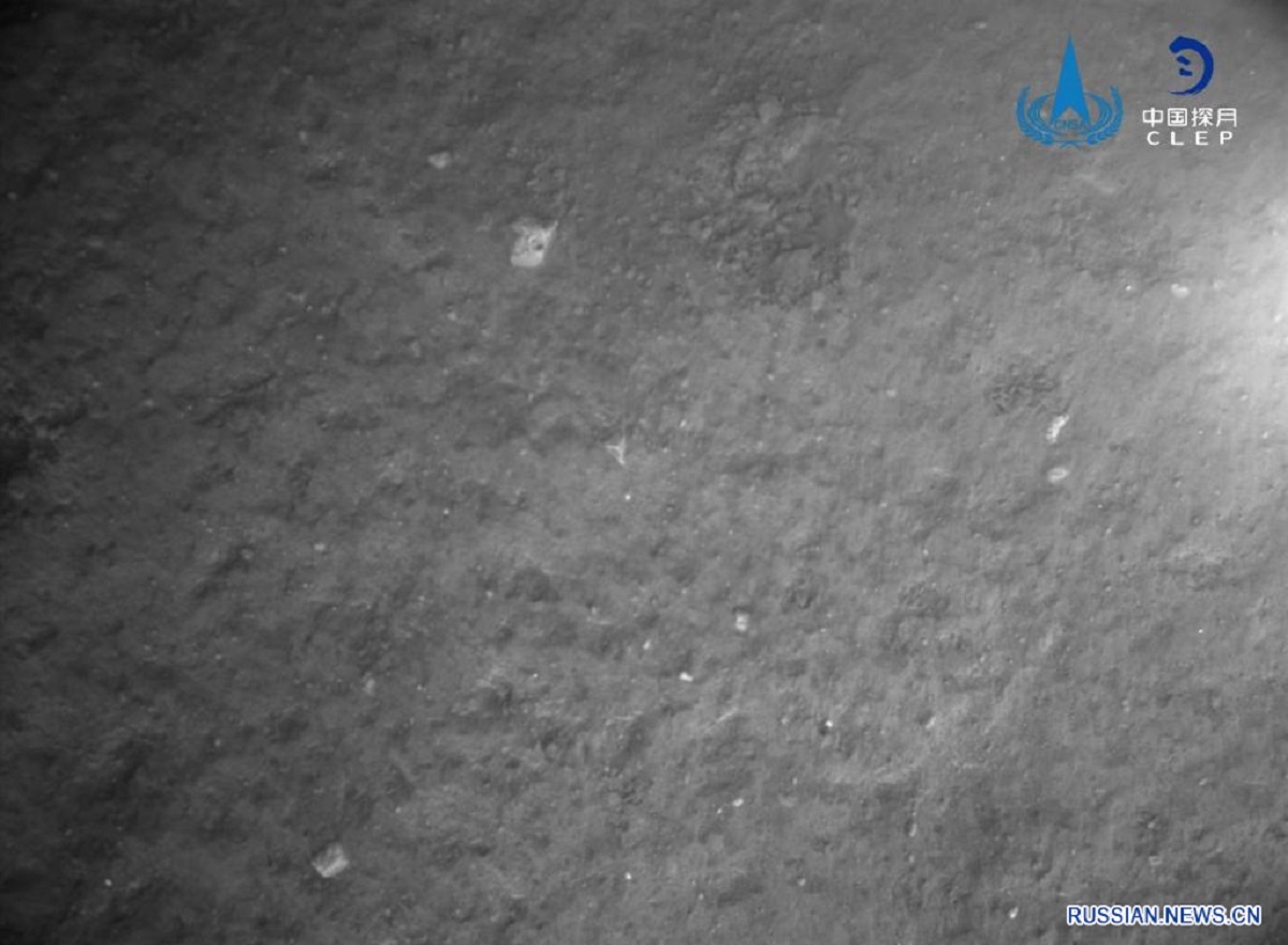 Китай показал снимки обратной стороны Луны с зонда "Чанъэ-6"