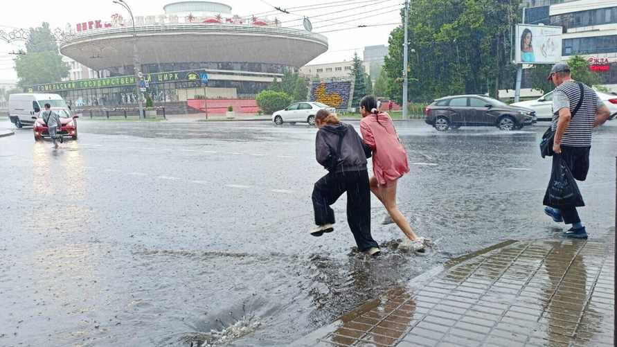 Дубль два? МЧС предупредило белорусов о сильных ливнях в одной из областей Беларуси