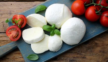 Как легко приготовить сыр моцарелла в домашних условиях? Понадобится всего три ингредиента