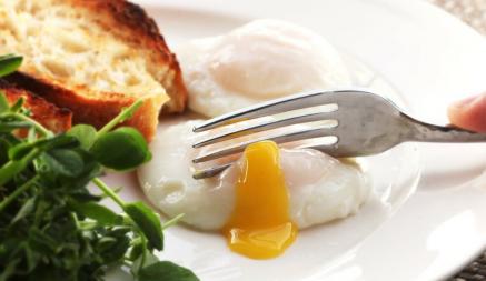 Как приготовить яйцо пашот, как в ресторане? С этим способом вам не понадобятся формочки и пакеты