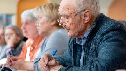 В Минтруда рассказали, кому из белорусских пенсионеров положена надбавка в 52 рубля