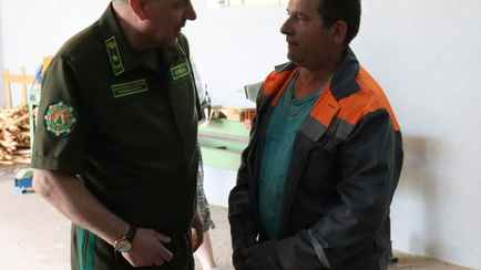 «Чего не хватает?» — В Минлесхозе Беларуси рассказали, зачем министр отводит в сторону рабочих