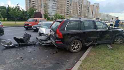В Минске в массовом ДТП столкнулись шесть иномарок