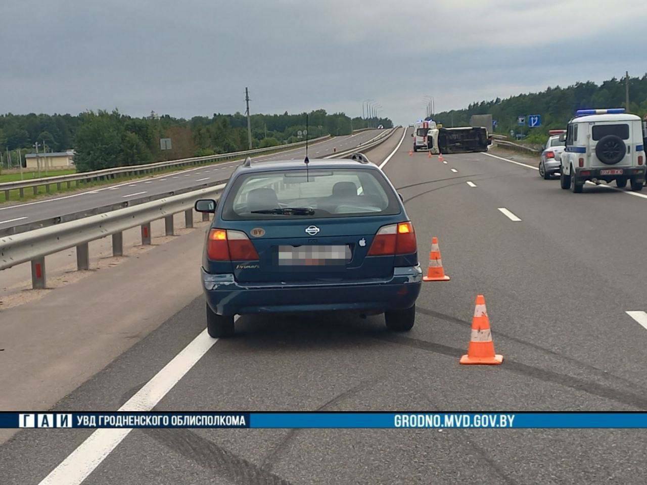 Под Щучином перевернулась маршрутка – пять пассажиров увезли в больницу