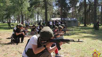 Минобороны показало, чем занимаются подростки в белорусских военно-патриотических лагерях