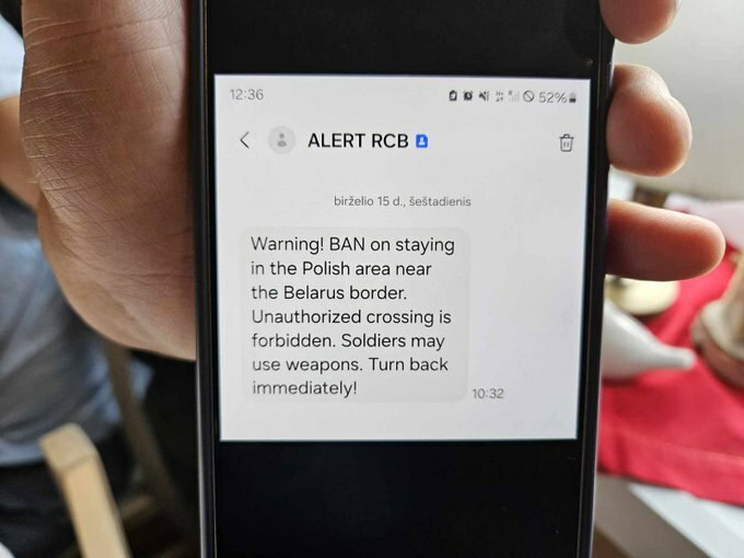 "Солдаты могут применить оружие" — В Польше туристам на границе с Беларусью стали присылать СМС с предупреждениями