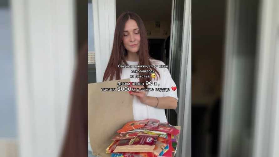 "Чувствую каждый вкус во рту и плачу" - Белоруска показала в TikTok упаковки сладостей из начала 2000-х. Вспомните такие?