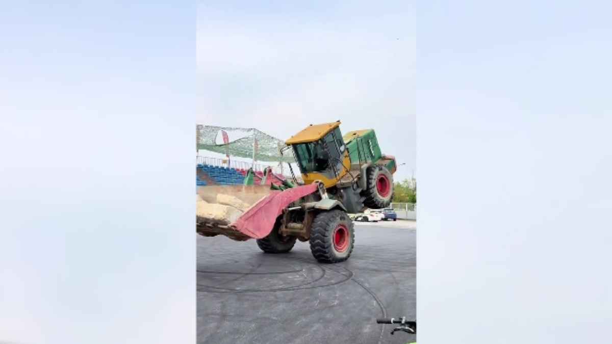 "А МТЗ так могут?" - В TikTok видео с танцем экскаватора собрало почти 30 млн просмотров