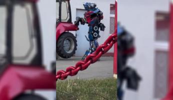 «Это МТЗамблби» — В Беларуси заметили ворующего топливо робота-трансформера