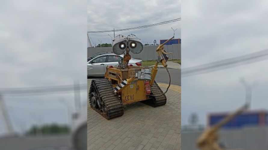 "Где Ева?" - На столичной АЗС заметили ещё одного диснеевского персонажа