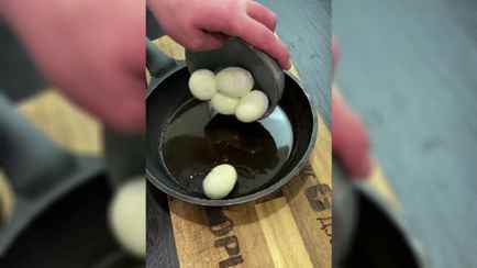 Зачем жарить вареные яйца? В TikTok показали китайский рецепт, который разделил пользователей