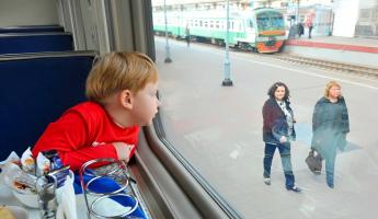 Могут ли родители отправить ребёнка одного на поезде к бабушке? В МВД Беларуси ответили