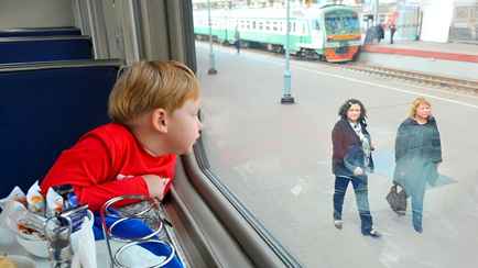 Могут ли родители отправить ребёнка одного на поезде к бабушке? В МВД Беларуси ответили