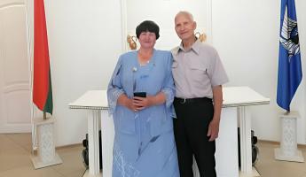 «Видел меня только на фото» —  В Жлобине после знакомства в TikTok 76-летняя невеста и 87-летний жених сыграли свадьбу